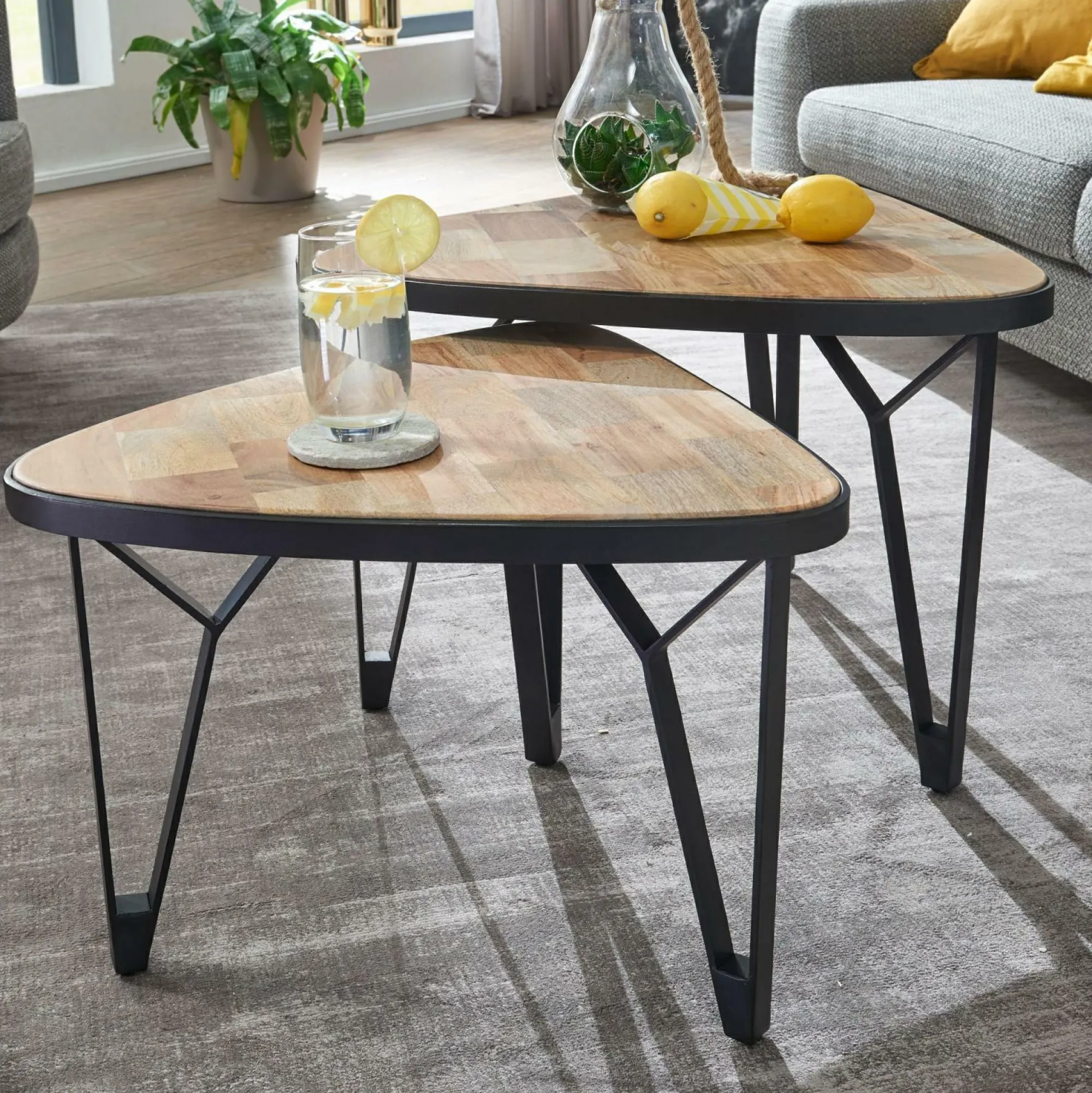 Sonstige Beistelltisch