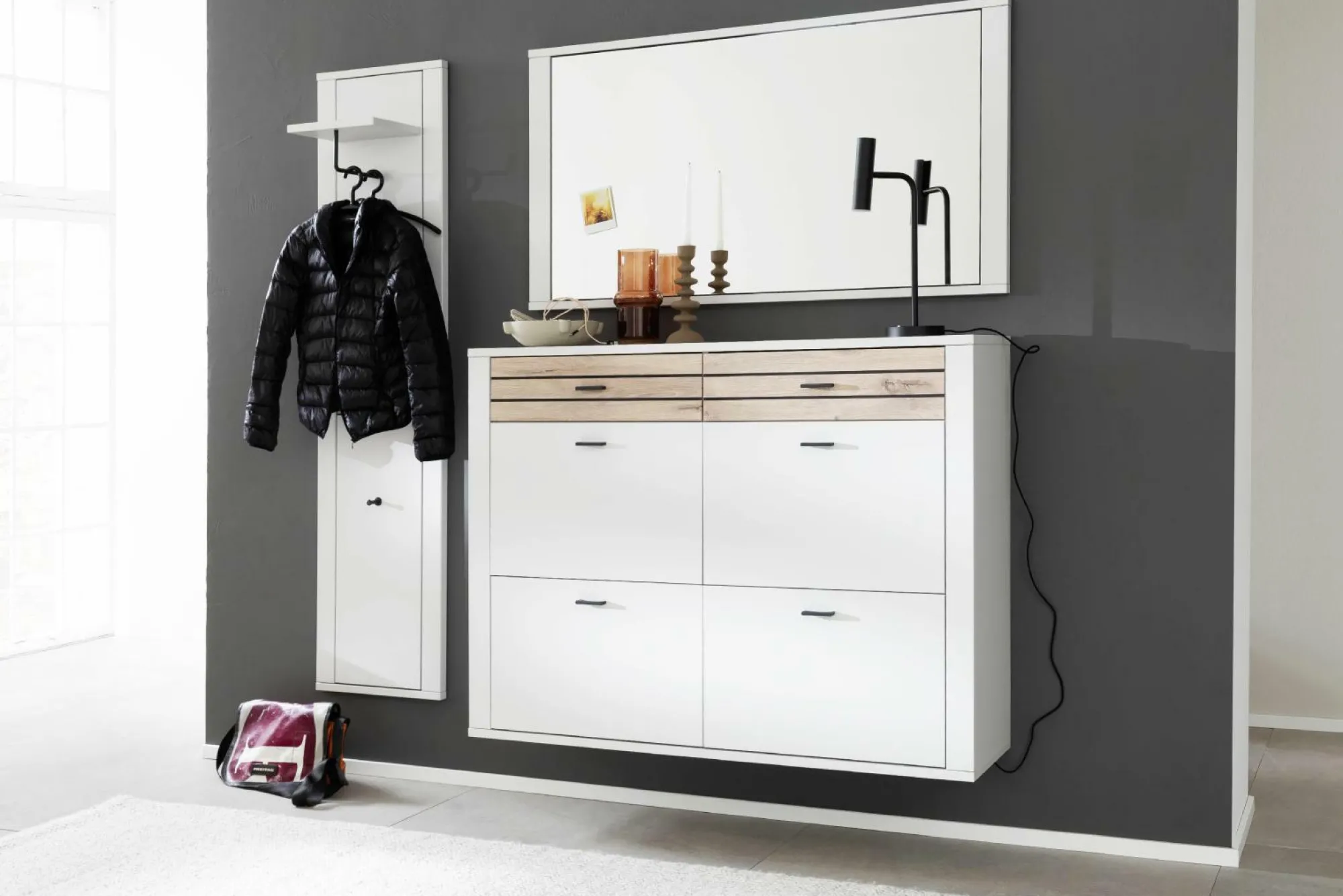 Hot MCA Garderobenset MANTENA