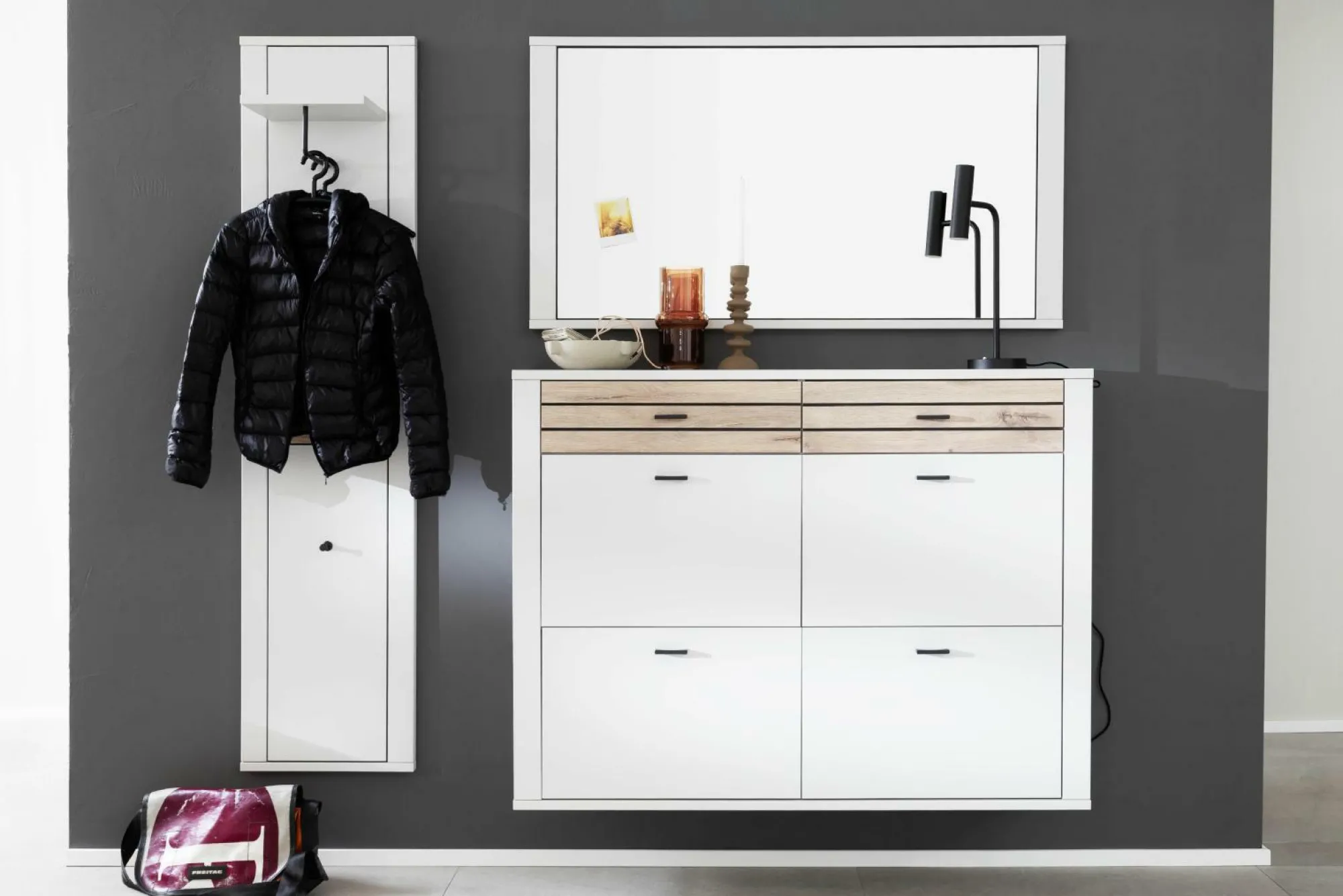 Hot MCA Garderobenset MANTENA