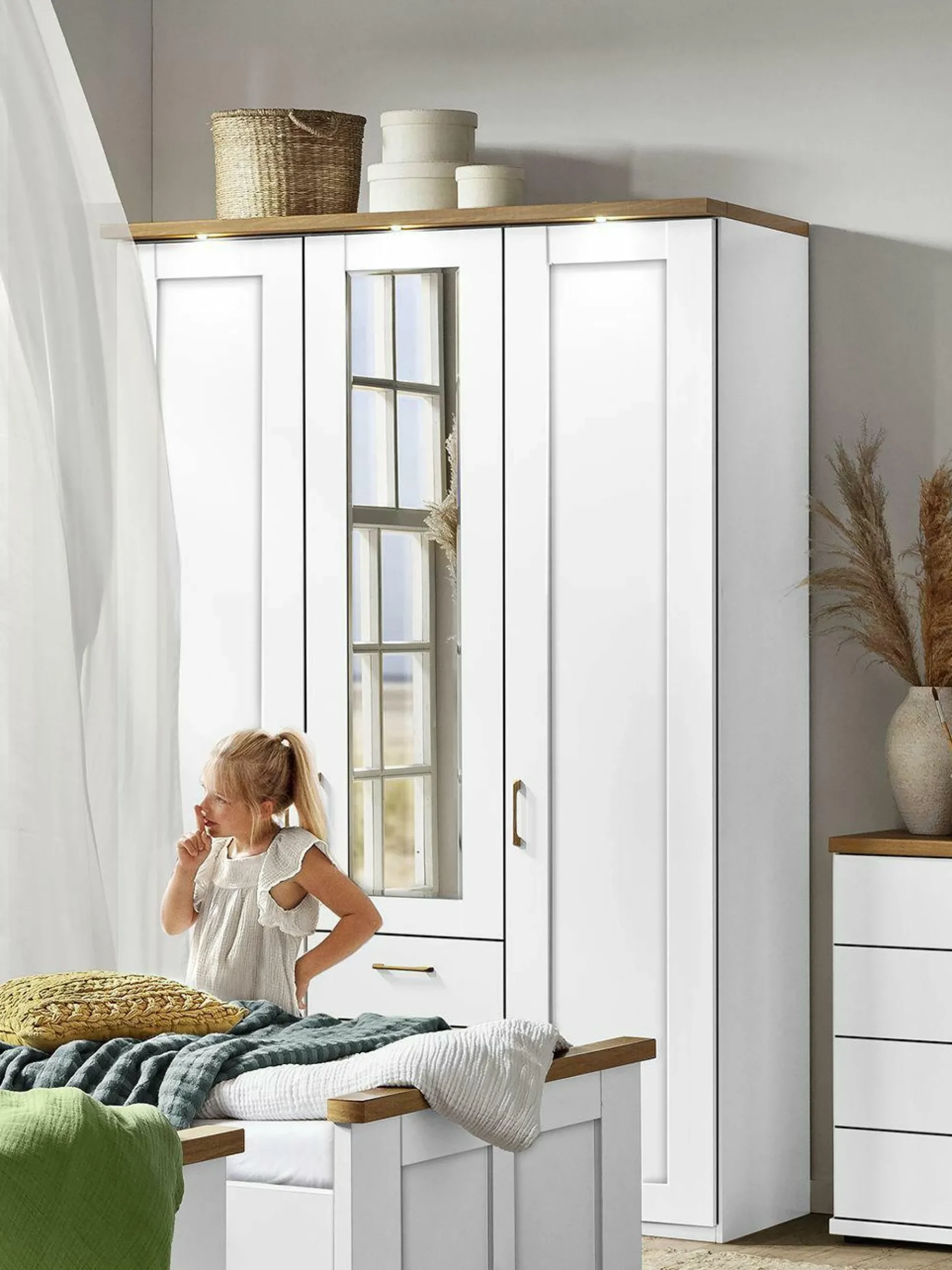 SANSIBAR Kleiderschrank HOLSTEBRO